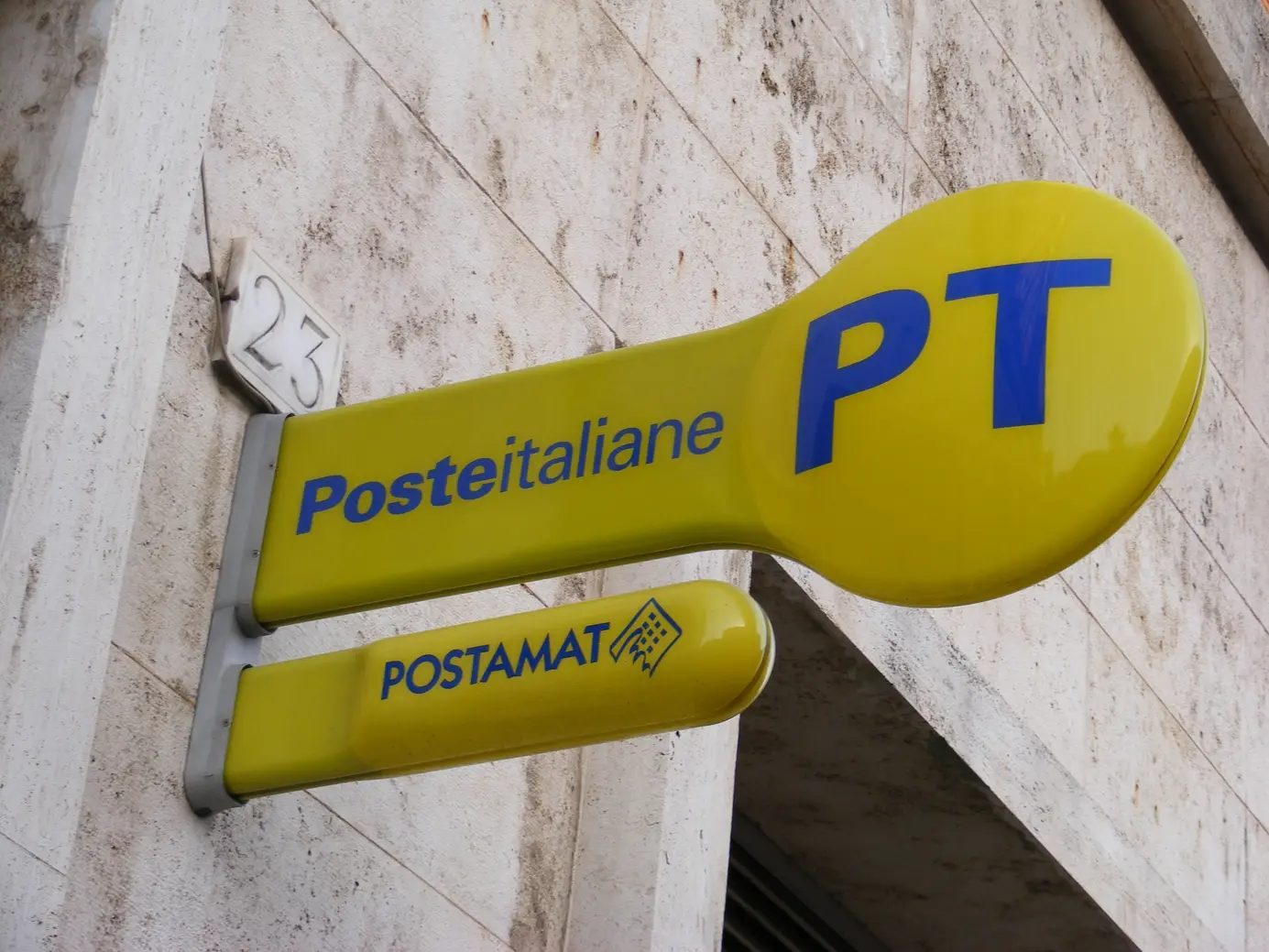 Arrestata dipendente Poste Padova: rubava soldi e banconote false
