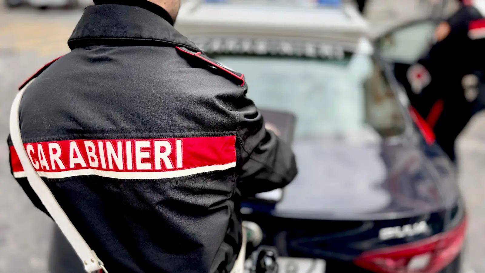 Lite per rumori a Torvaianica: morde e stacca un dito, denunciato