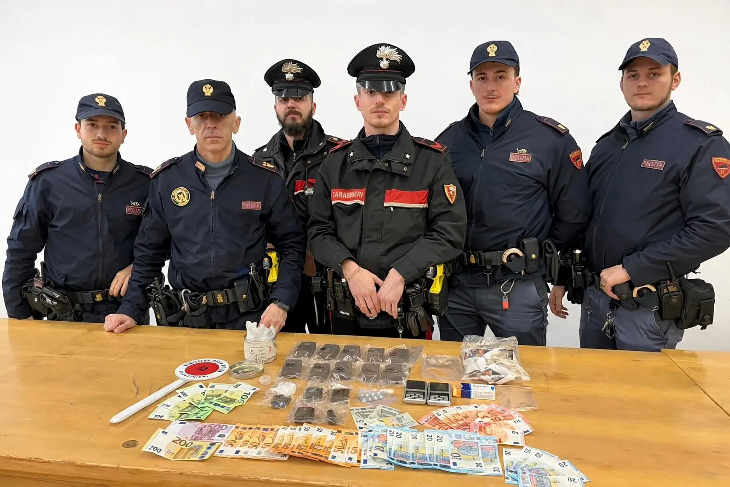 Bolzano, maxi sequestro di droga e denaro: tre arresti