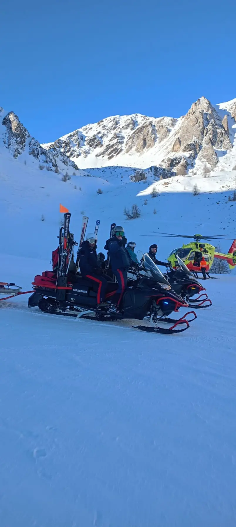 Carabinieri pattuglia sciatori: sicurezza sulle piste al Passo del Tonale