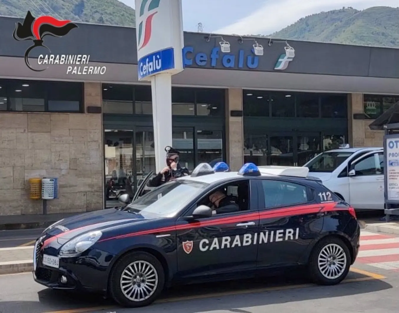 Cefalù, arrestato pusher 43enne: sequestrati droga e 8mila euro