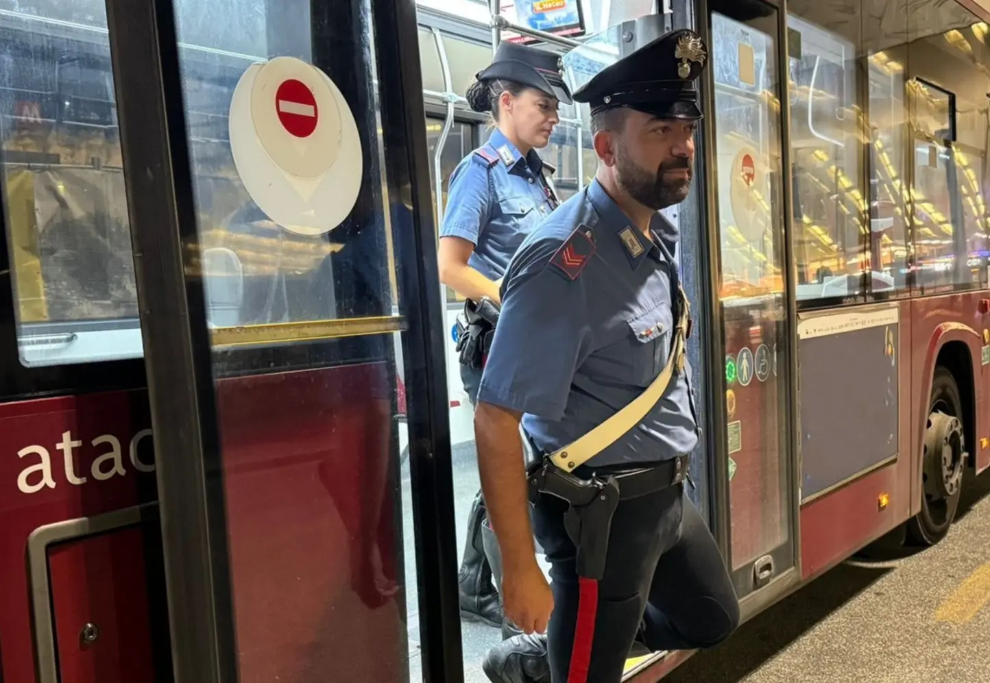 Aggressione su bus a Roma: 40enne denunciato dai Carabinieri