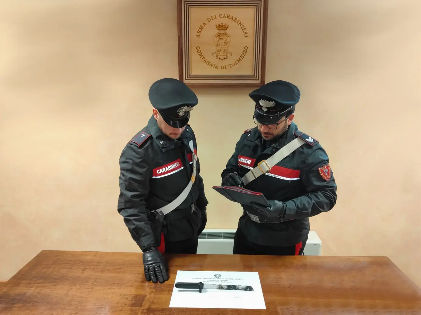 Aggressione con coltello in un bar: giovane arrestato