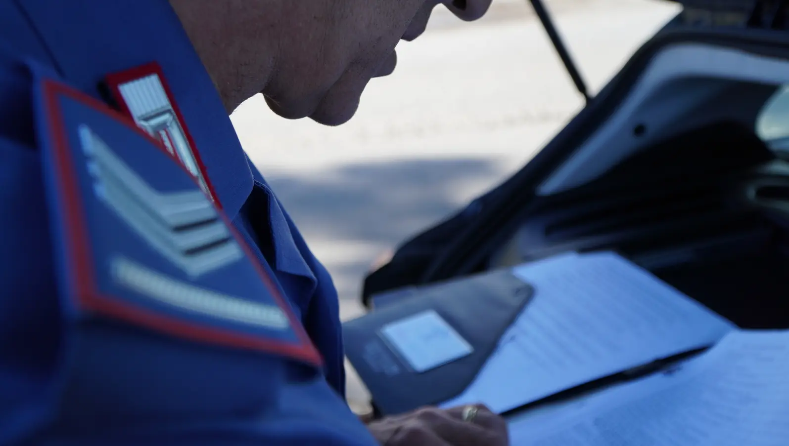 Arienzo: controllato con hashish, coltello e documento falso