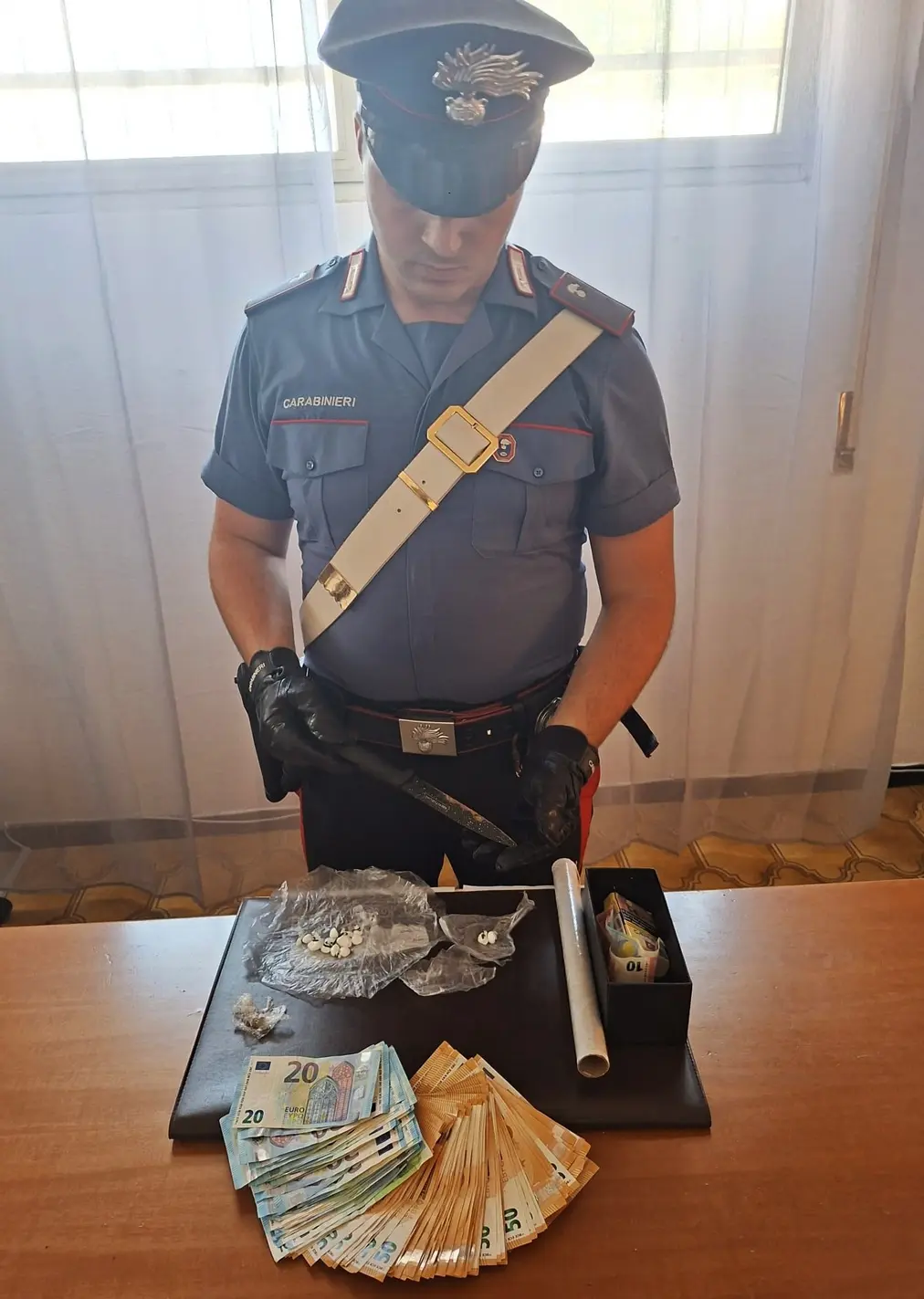 Arrestato 28enne ad Ardea con droga e oltre 4.000 euro