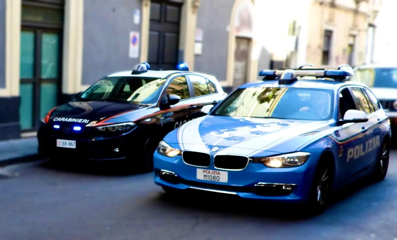 Arrestato uomo per molestie: intervento congiunto Carabinieri e Polizia
