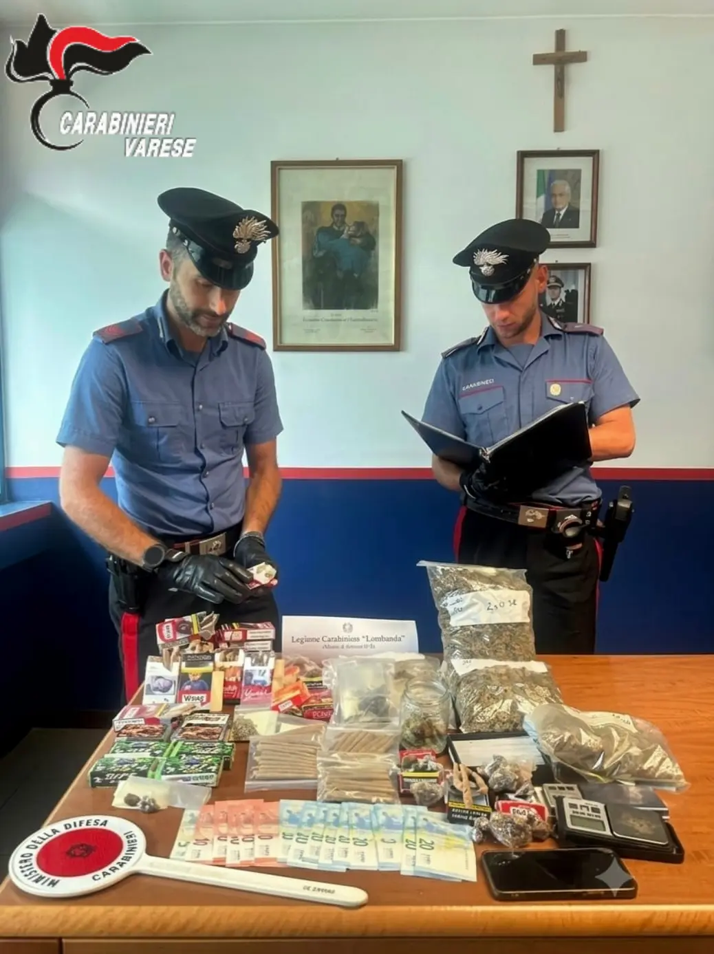 Arrestato per spaccio a Gallarate: sequestrati droga e sigarette