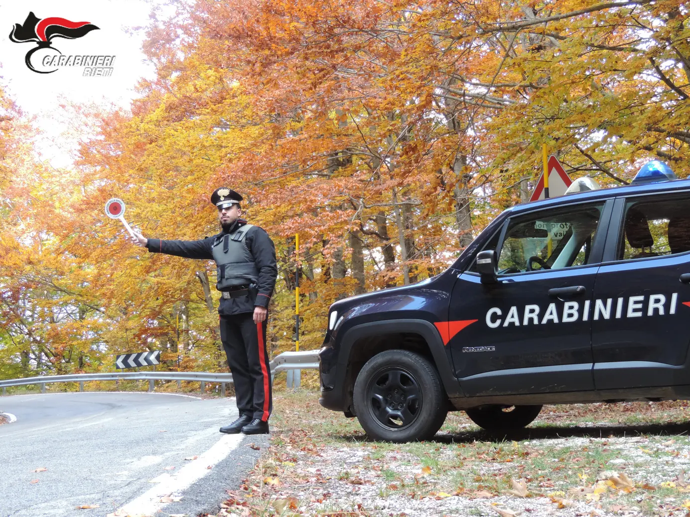 Carabinieri fermano automobilista ubriaco su strada di montagna