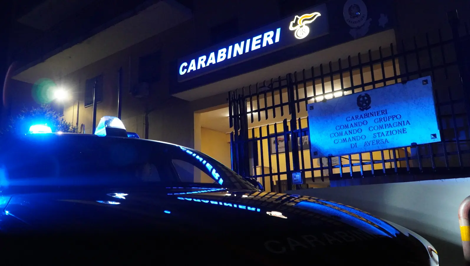 Aversa: arrestato giovane per furto in auto nel cortile