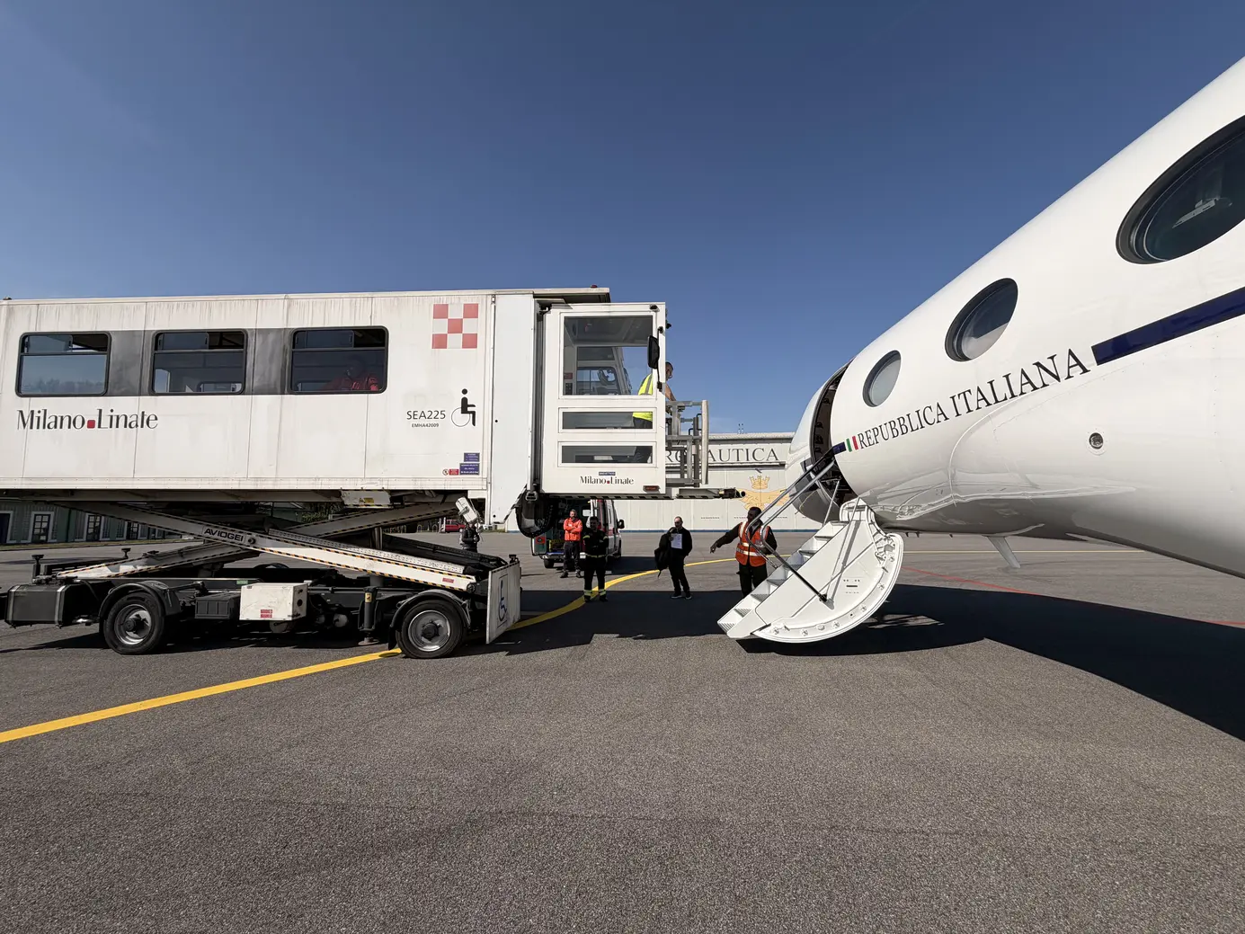 Bimbo salvato: volo d'urgenza da Palermo a Milano