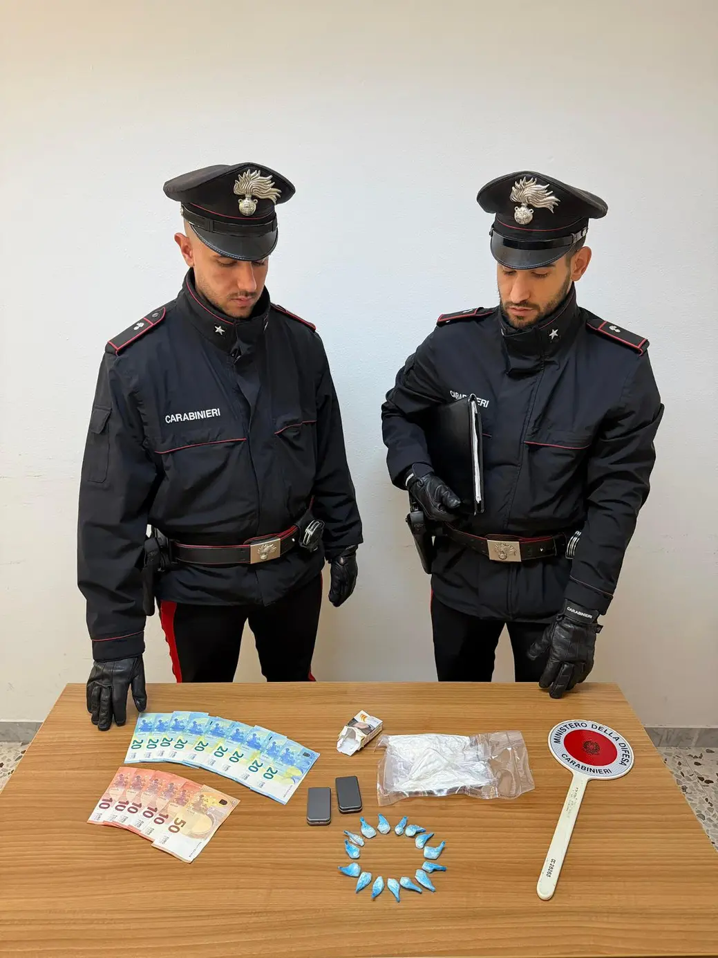 Maxi-blitz antidroga a Niscemi: arresti e sequestri