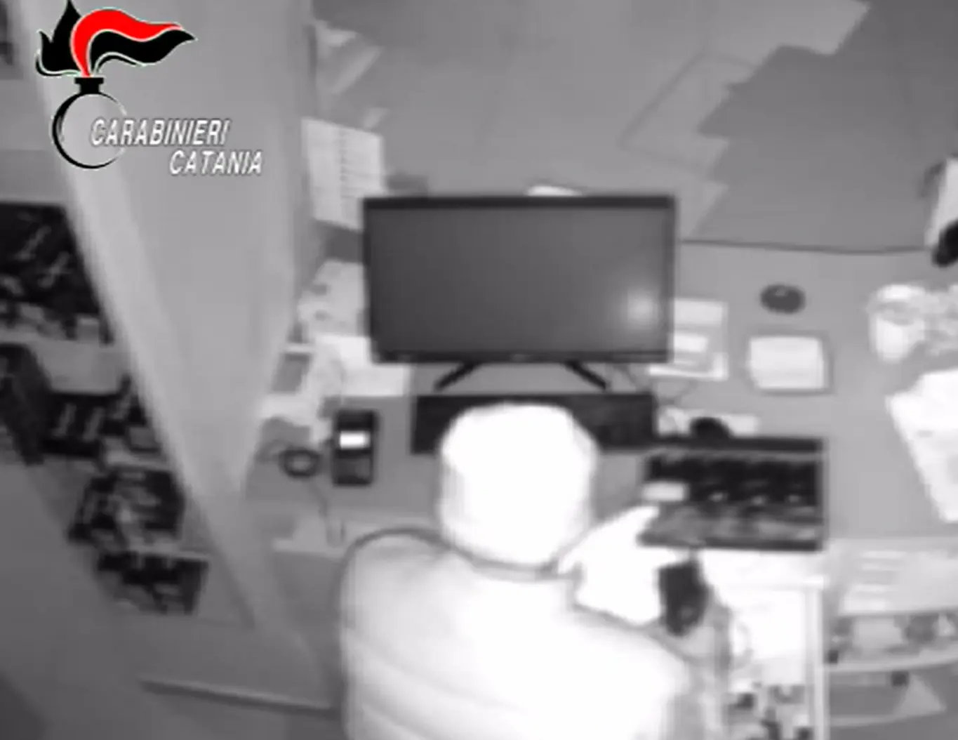 Blitz Carabinieri: denunce per rapina e droga nel Catanese