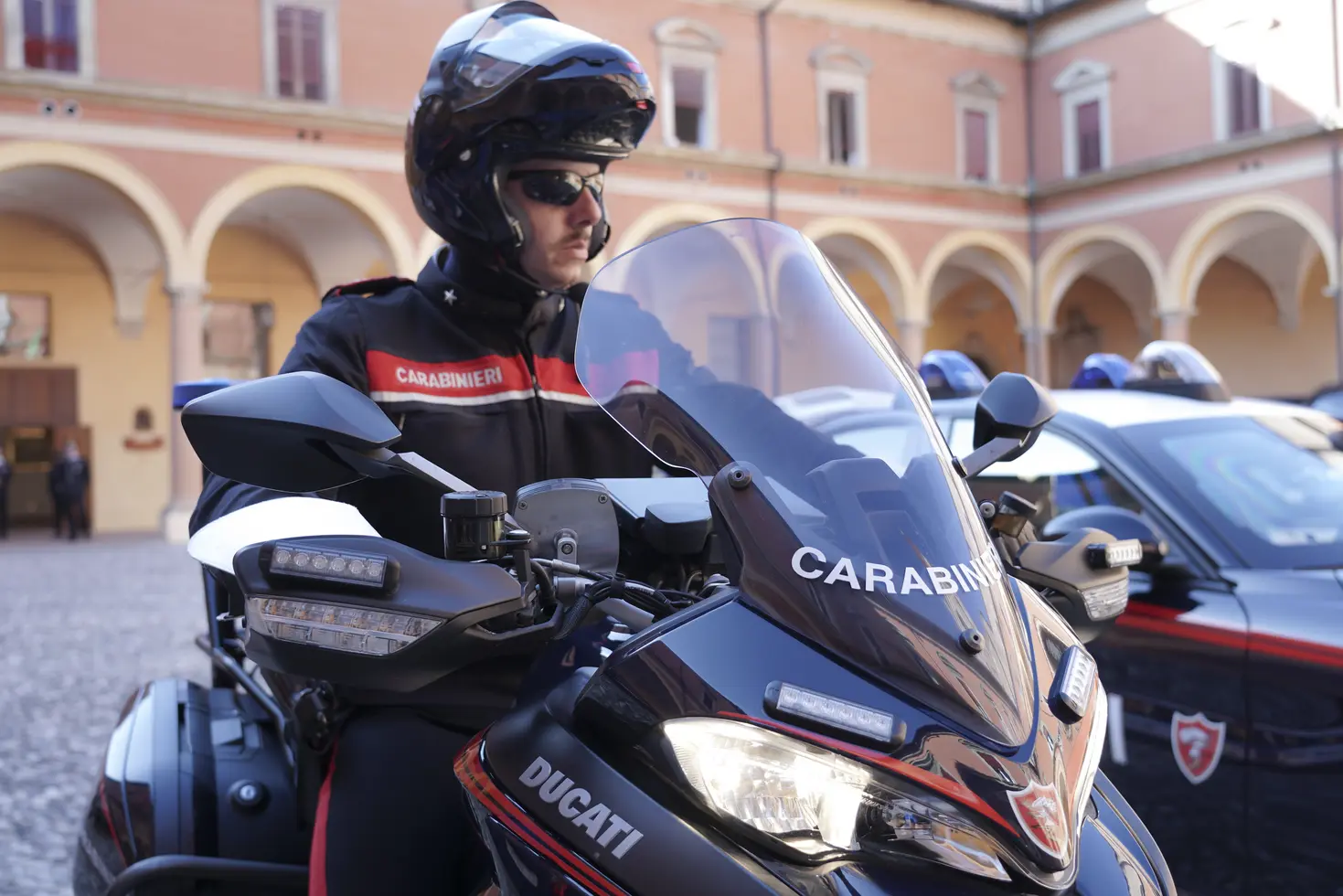 Bologna: uomo seminò panico in via dell'Indipendenza, arrestato