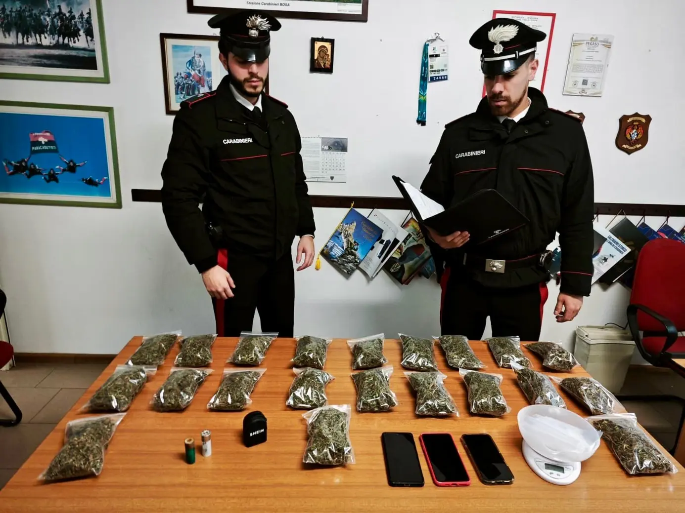 Bosa: Carabinieri arrestano 3 persone per spaccio di marijuana
