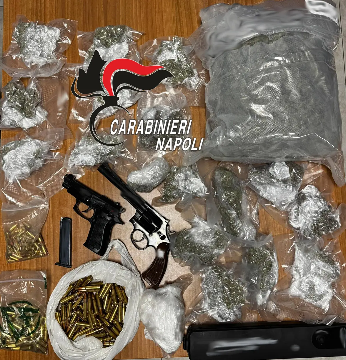 Boscoreale: Carabinieri sequestrano armi e 2 kg di droga