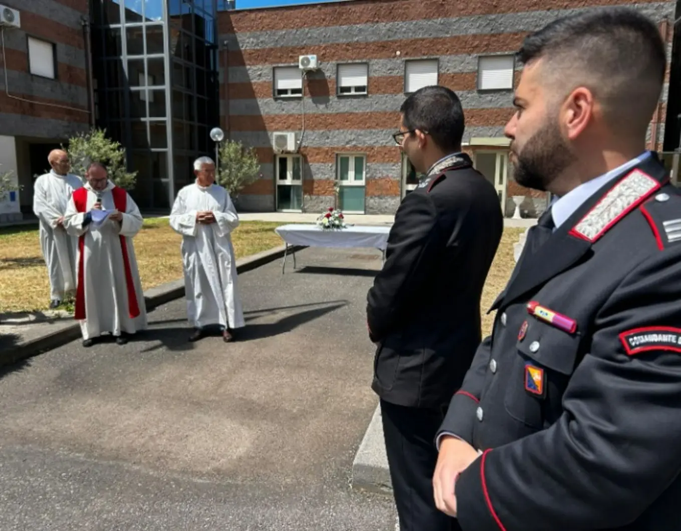 Bronte: le reliquie di Sant'Agata benedicono la caserma dei Carabinieri