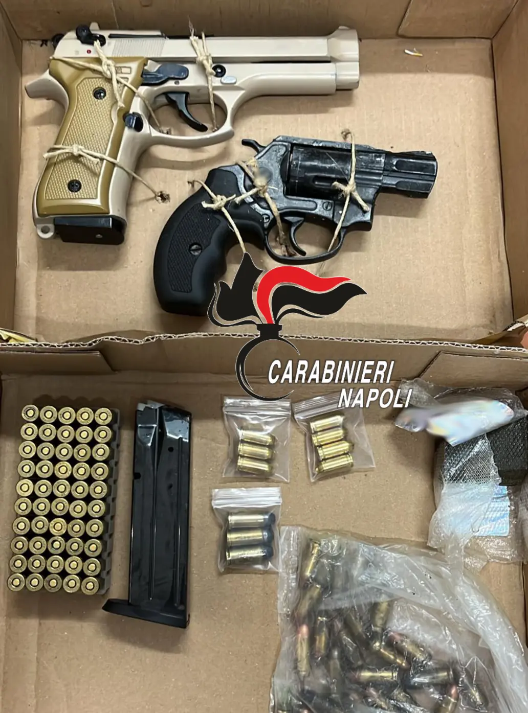 Brusciano: trovate armi e droga in un'intercapedine