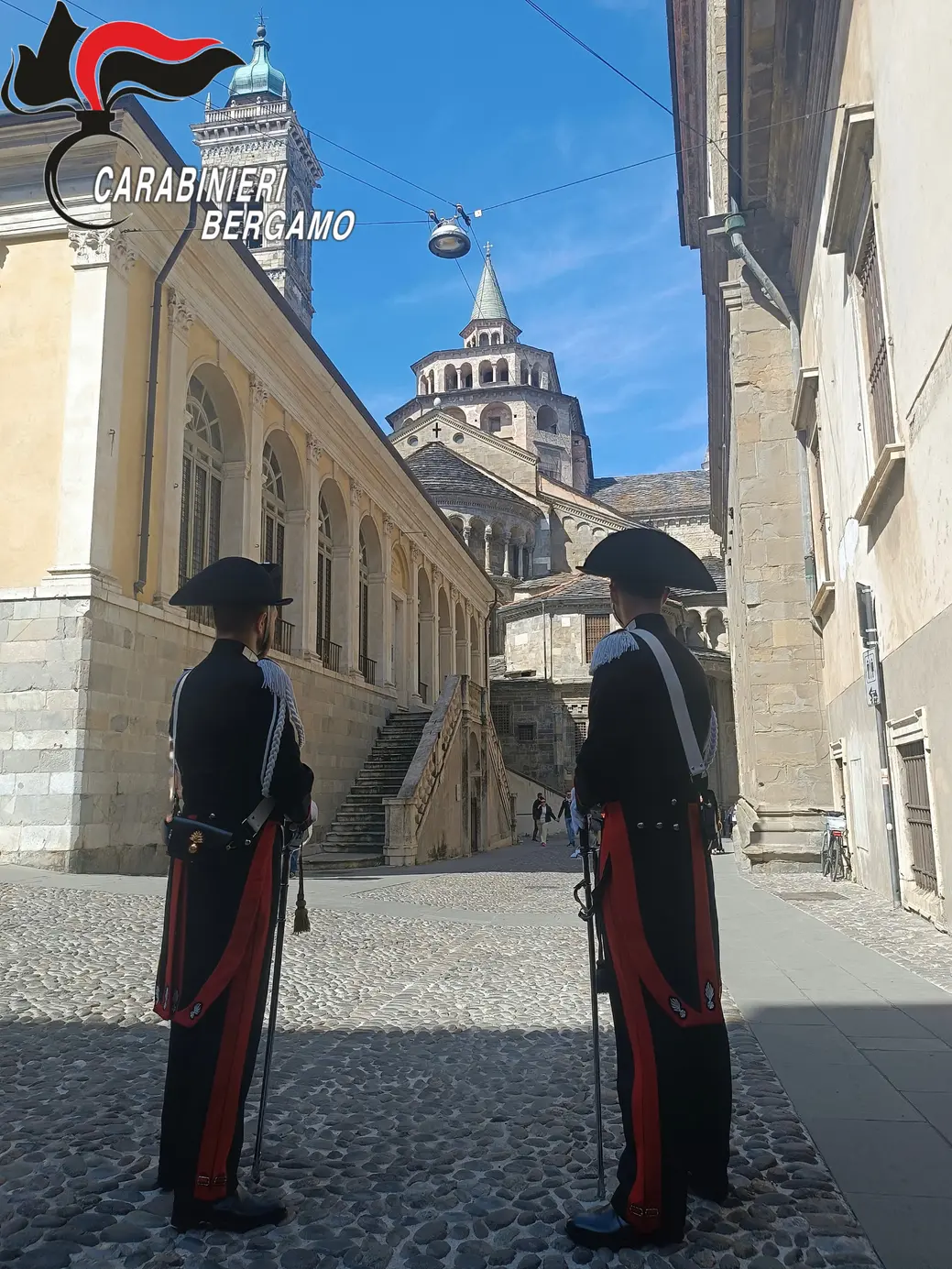 Carabinieri in alta uniforme per la Pasqua a Bergamo