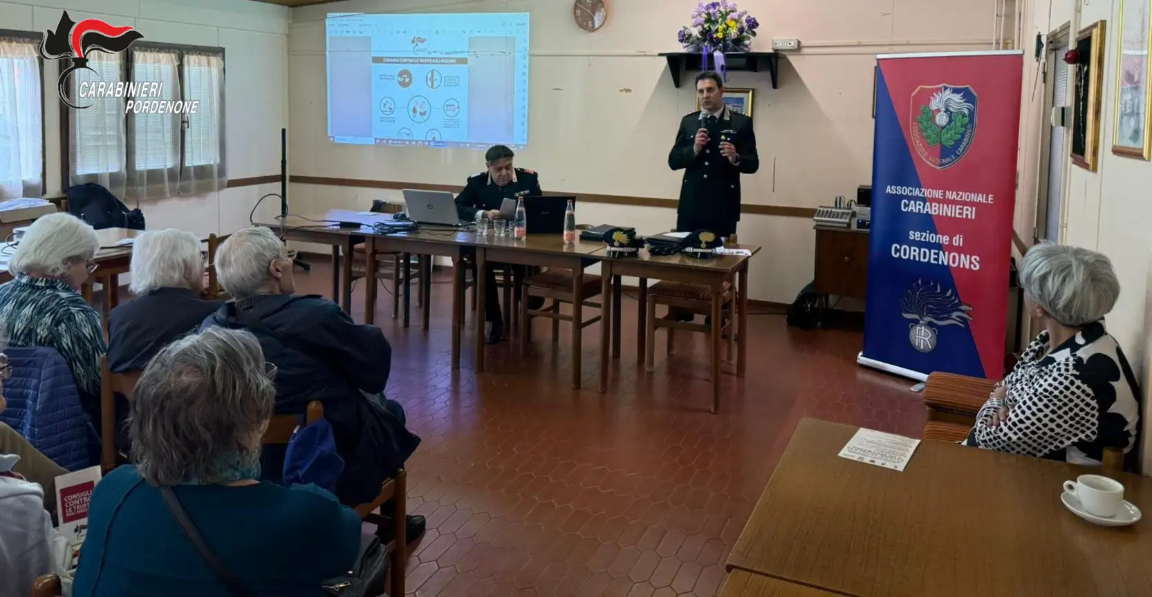 Carabinieri incontrano anziani a Cordenons