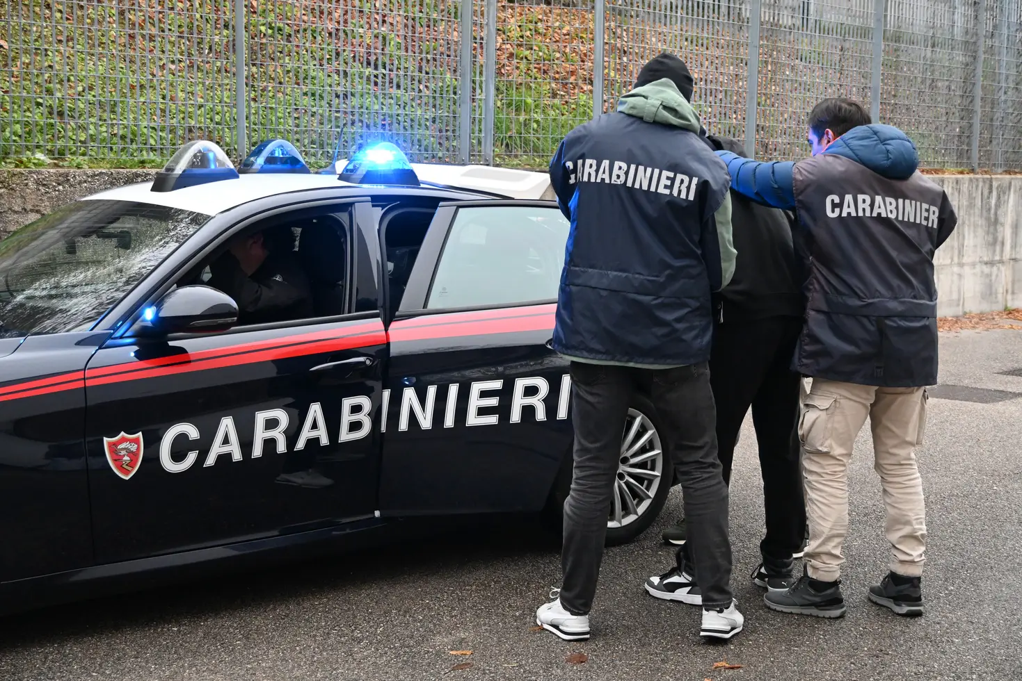 Carabinieri arrestano due persone per spaccio
