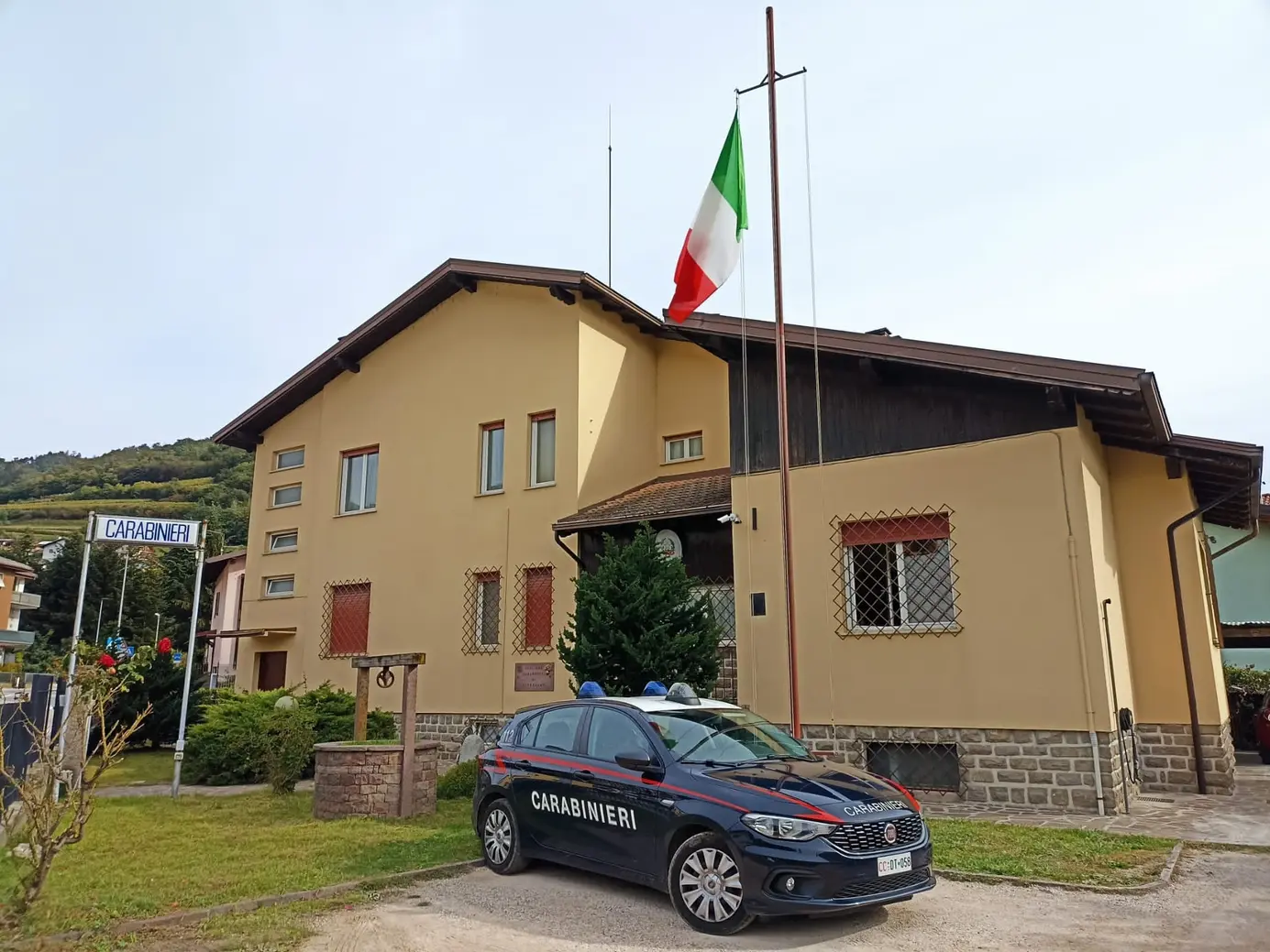 Carabinieri arrestano due uomini per furto e rapina a Trento