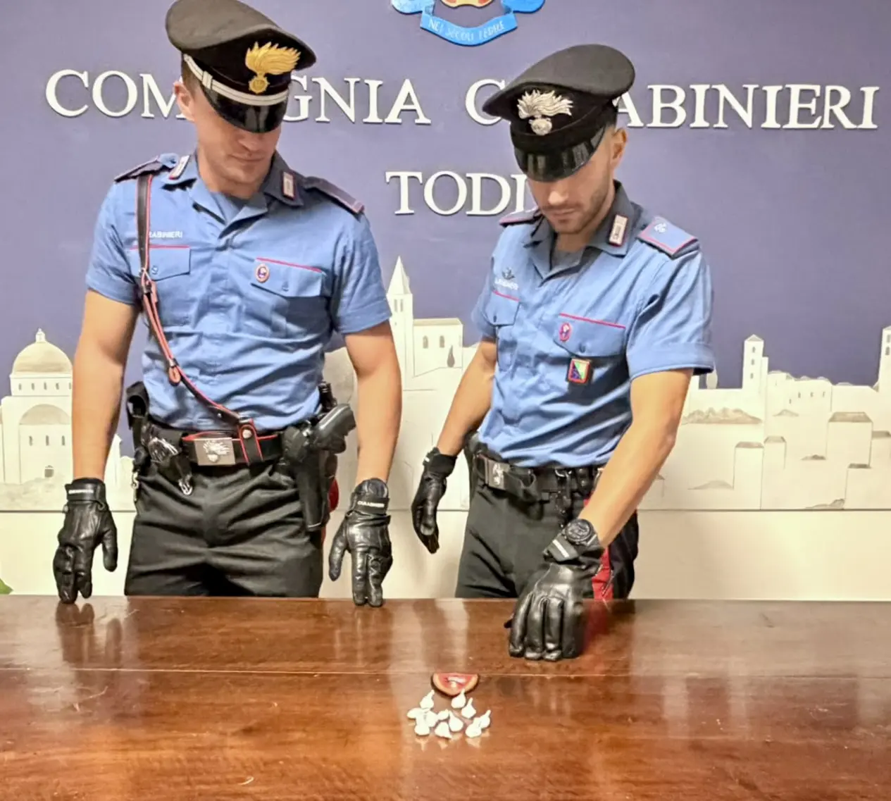 Carabinieri arrestano pusher a Collazzone, sequestrati stupefacenti
