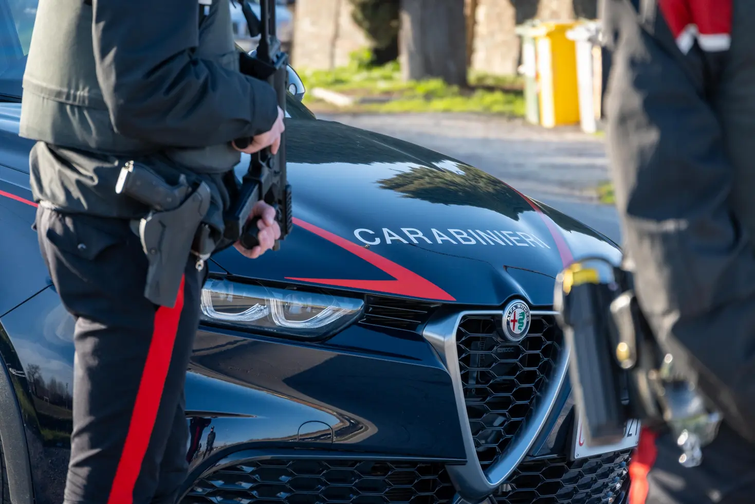 Carabinieri arrestano pusher: trovata droga in auto