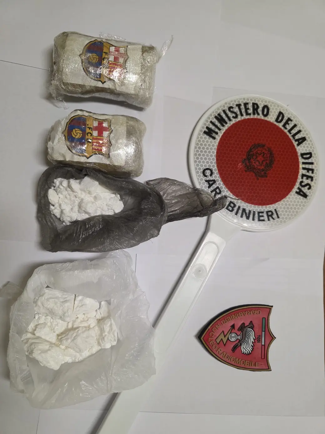 Carabinieri arrestano uomo con droga per oltre 10.000 euro