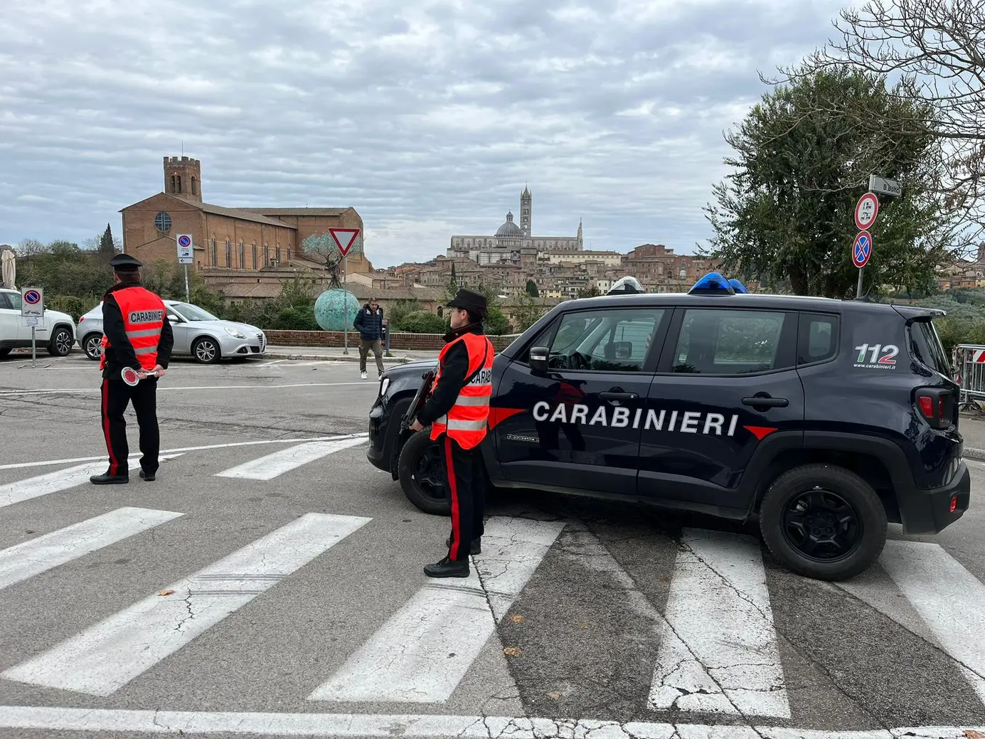 Carabinieri in azione a Siena per indagini in corso