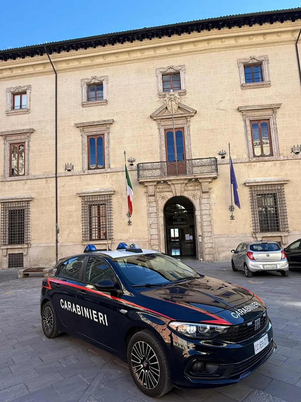 Carabinieri in azione: blitz antidroga in centro