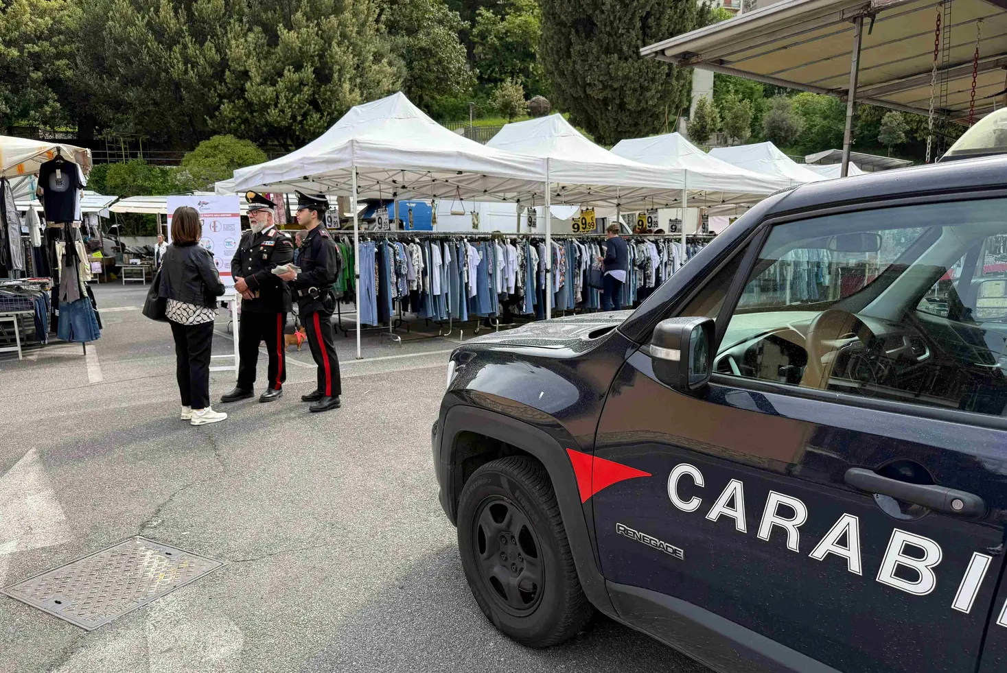Carabinieri in piazza contro le truffe agli anziani