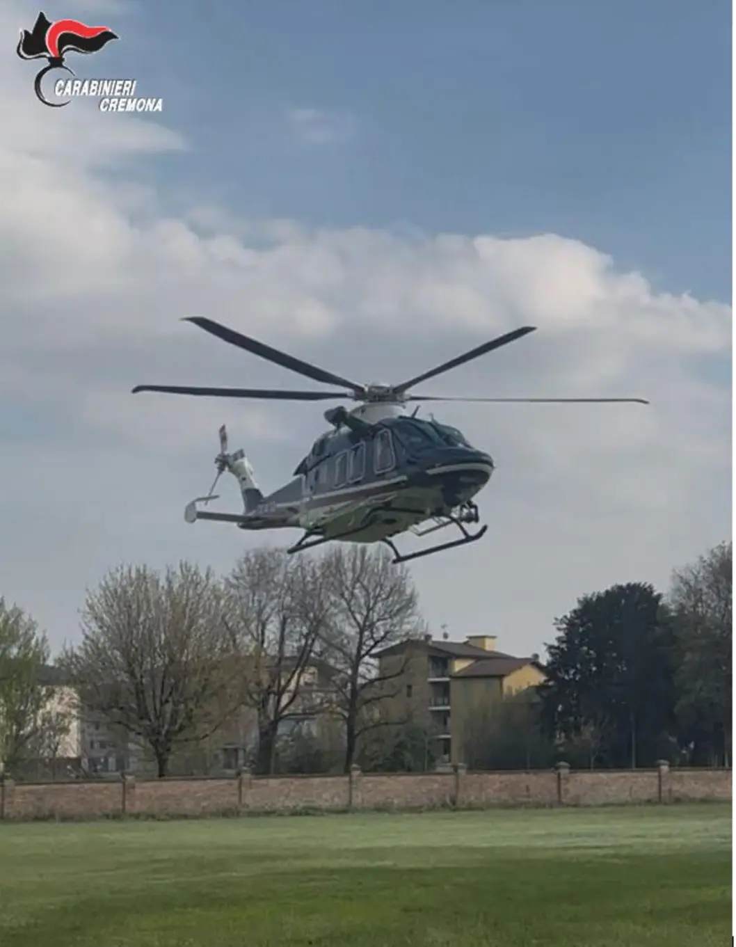 Carabinieri in azione: elicottero sorvola Cremona