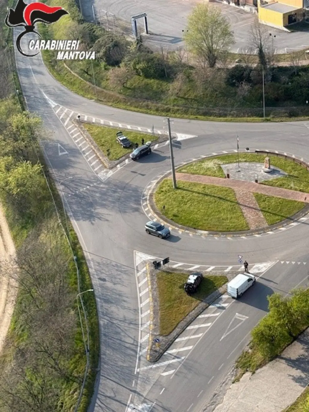 Carabinieri in elicottero sorvegliano Gonzaga e Castel d'Ario