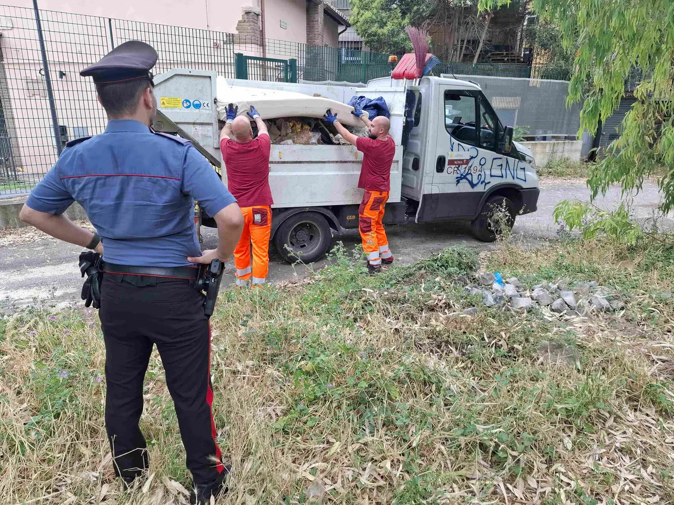 Roma: blitz dei Carabinieri all'Esquilino, 2 arresti e 300 kg di rifiuti rimossi