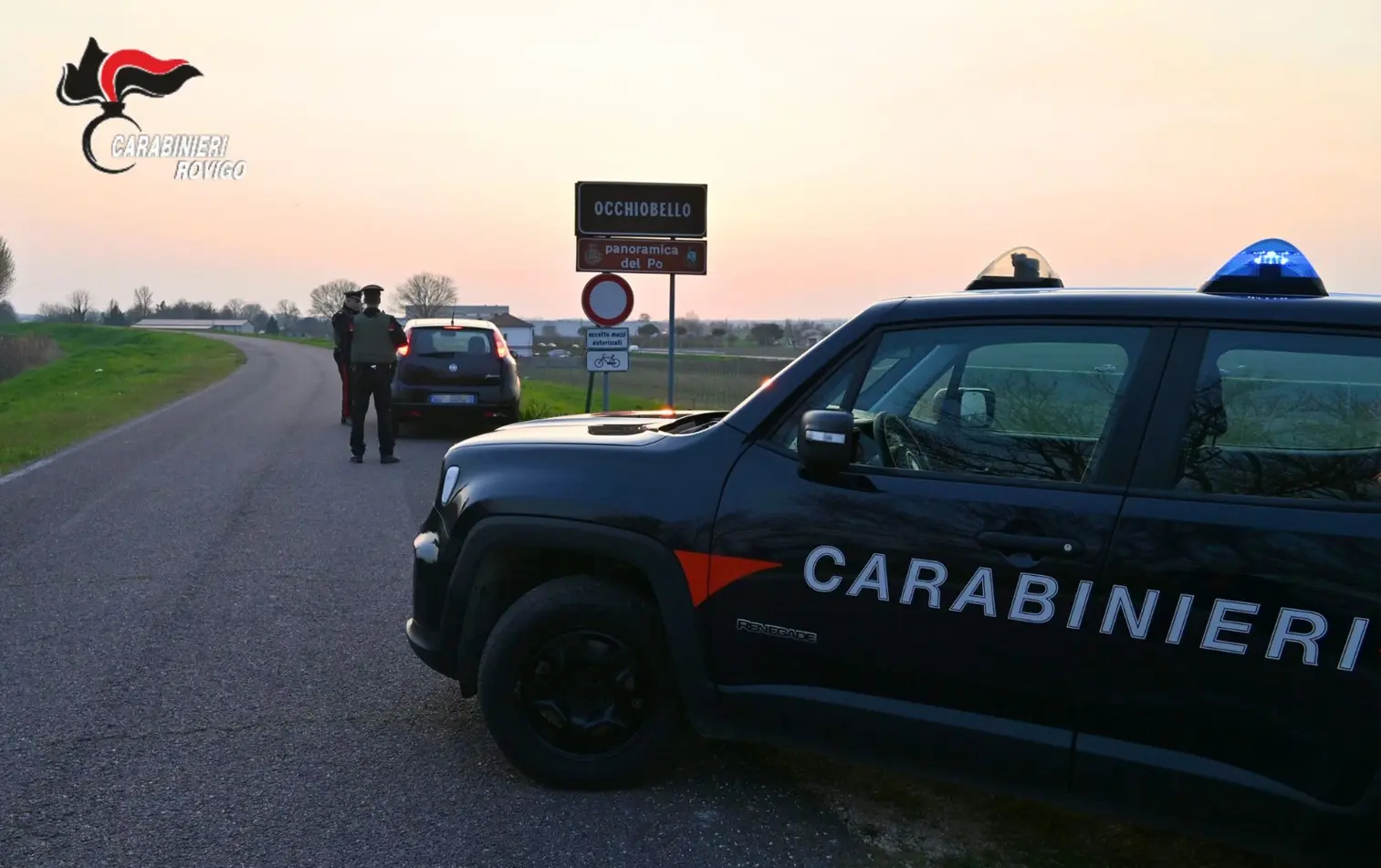 Carabinieri fermano auto: controlli su strada a Occhiobello