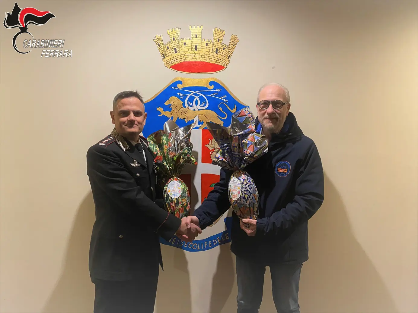 Carabinieri di Ferrara donano uova di Pasqua ai bisognosi