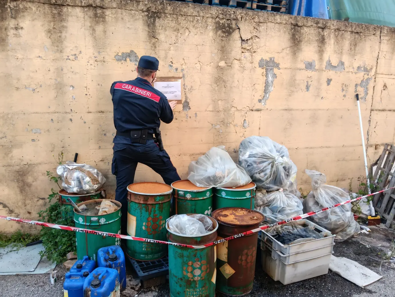 Carabinieri Forestali sequestrano rifiuti speciali a Carinaro