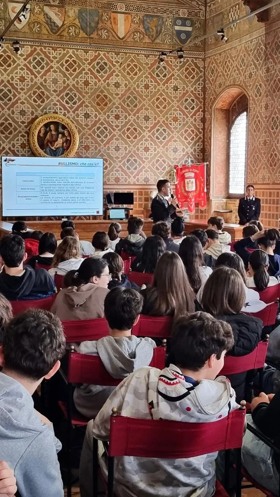 Carabinieri incontrano giovani a Poppi per promuovere legalità