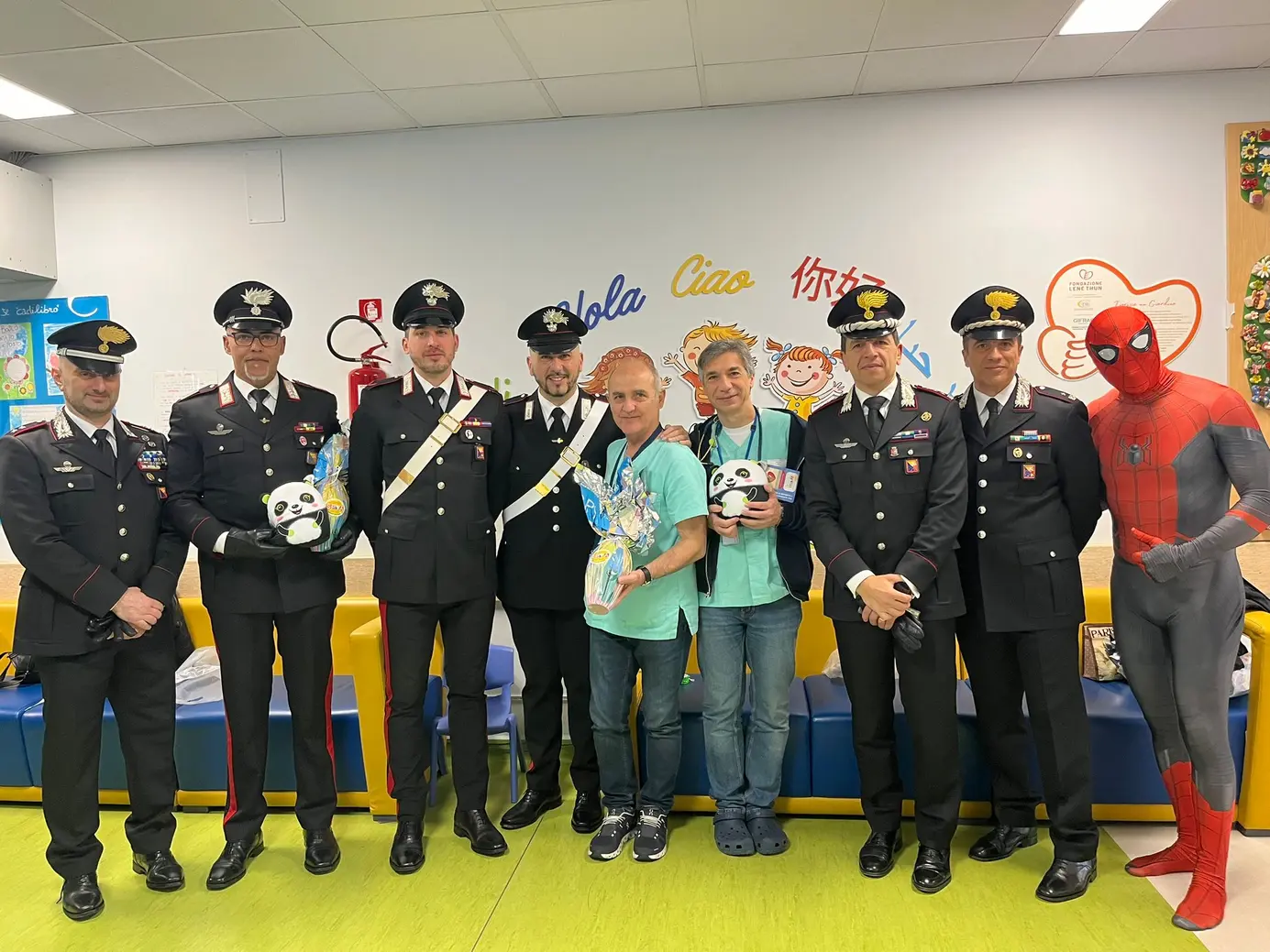 Carabinieri portano gioia ai piccoli pazienti oncologici di Palermo