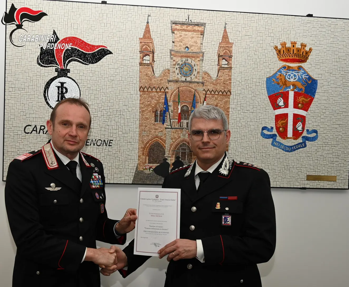 Carabinieri: Luogotenente Moras premiato per 10 anni di comando