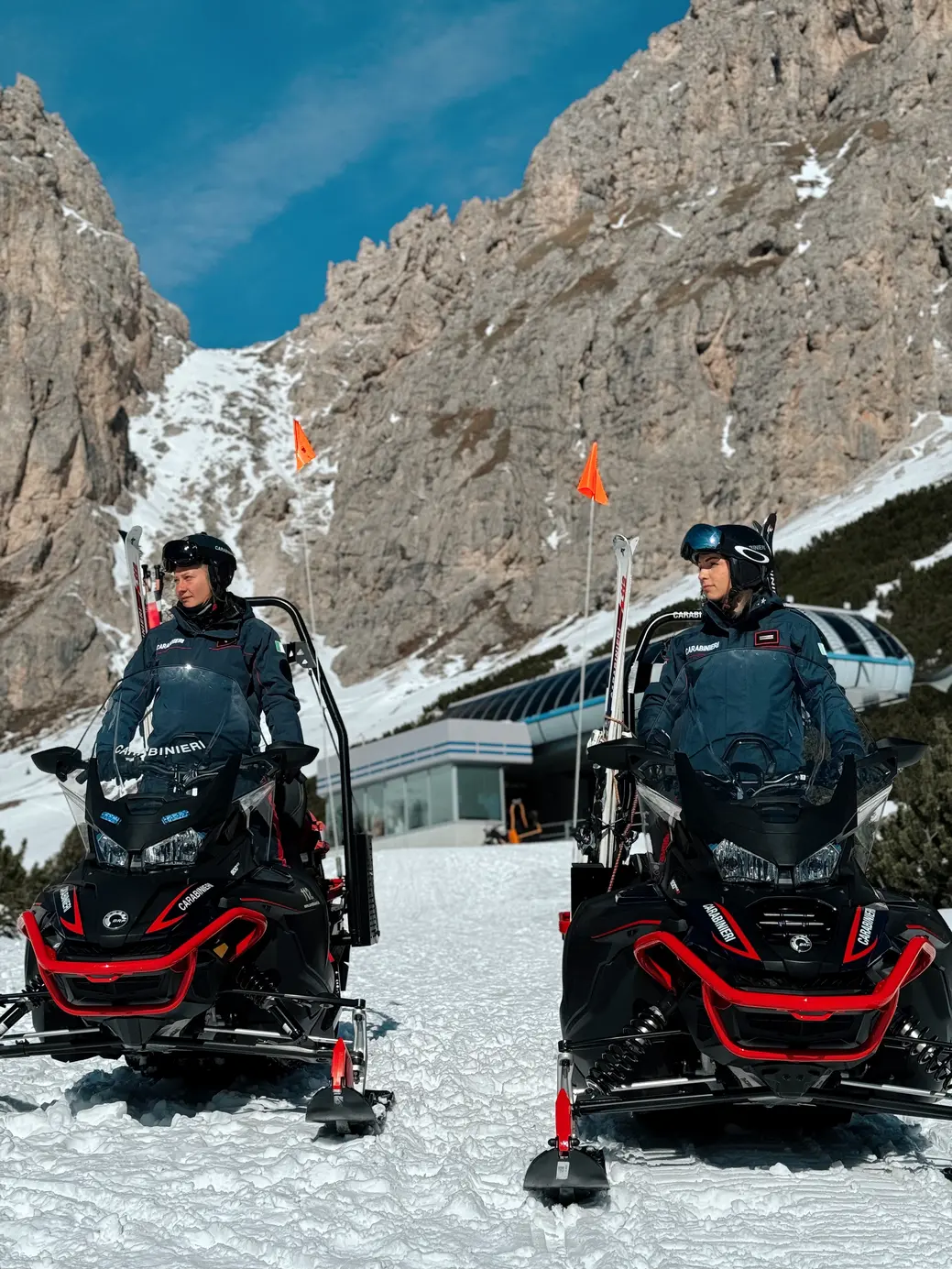 Carabinieri sciatori in azione sulle piste dell'Alto Adige