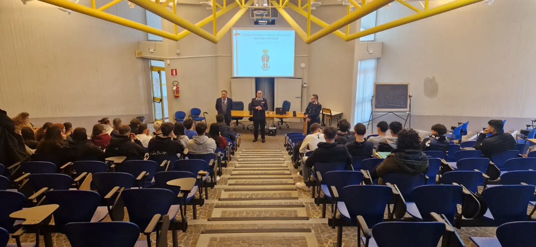 Carabinieri a scuola: incontri contro il bullismo