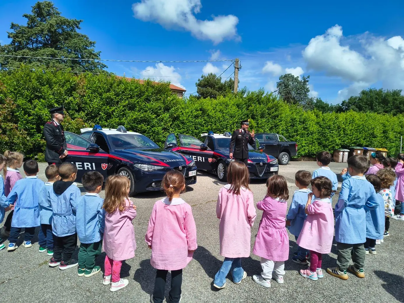 Carabinieri in visita alla scuola dell'infanzia di Massa Martana