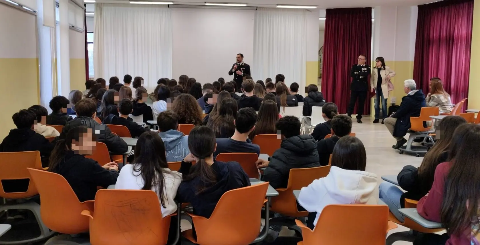 Carabinieri a scuola di legalità a Carovigno