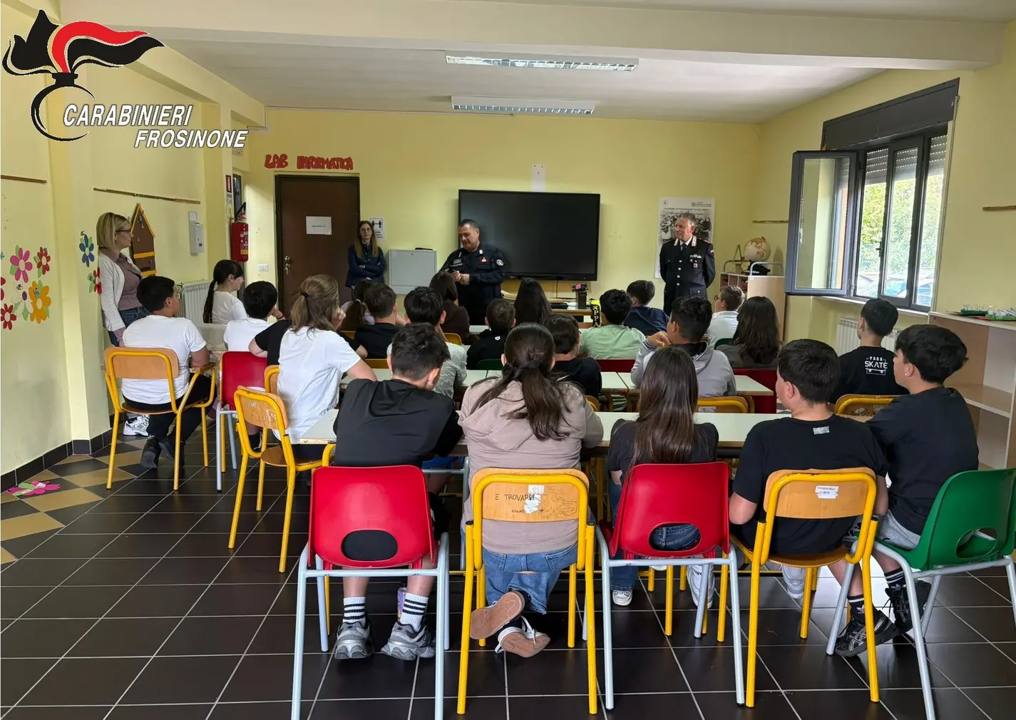 Carabinieri a scuola: legalità e cani antidroga a Piedimonte San Germano