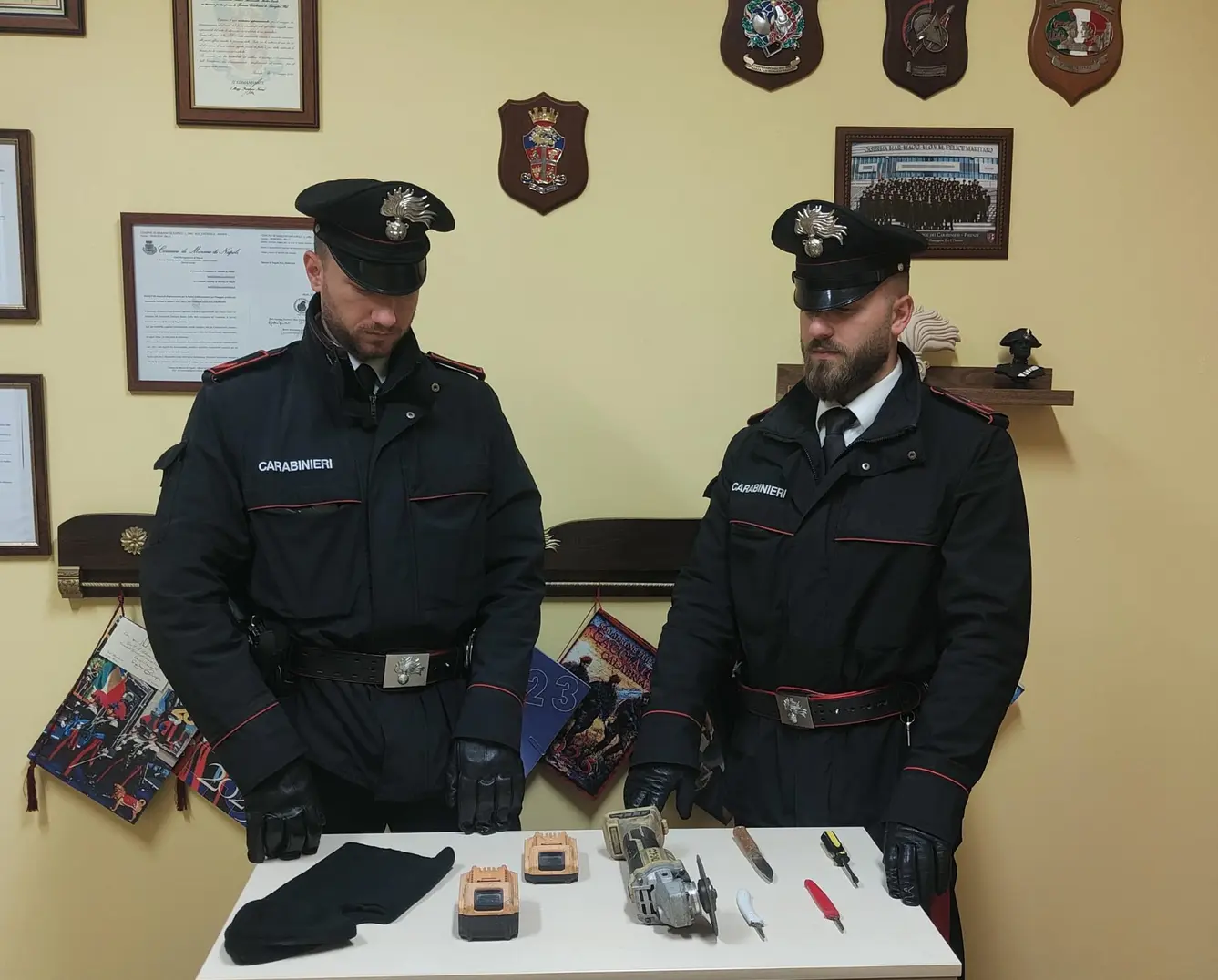 Carabinieri sequestrano attrezzi da scasso a Catanzaro