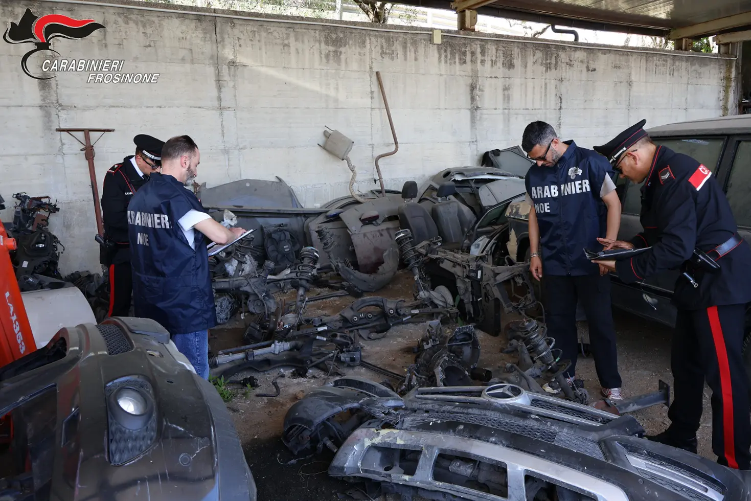 Carabinieri sequestrano autocarrozzeria illegale a San Giovanni Incarico