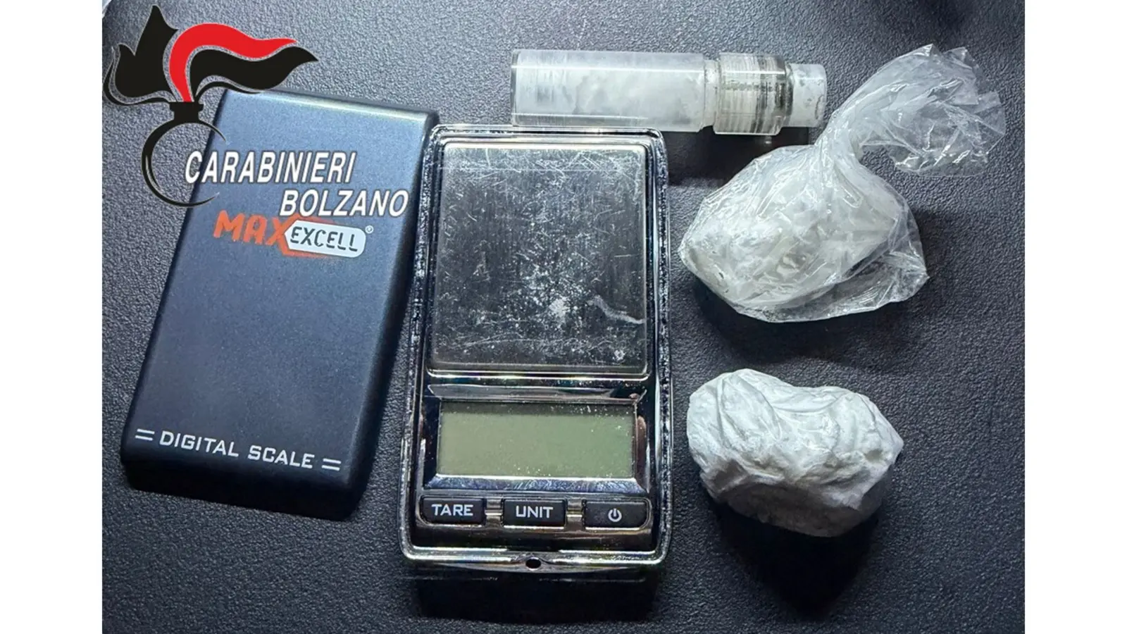 Carabinieri sequestrano droga e bilancino a Bolzano