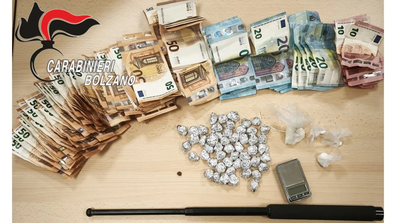 Carabinieri sequestrano droga e denaro a Bolzano