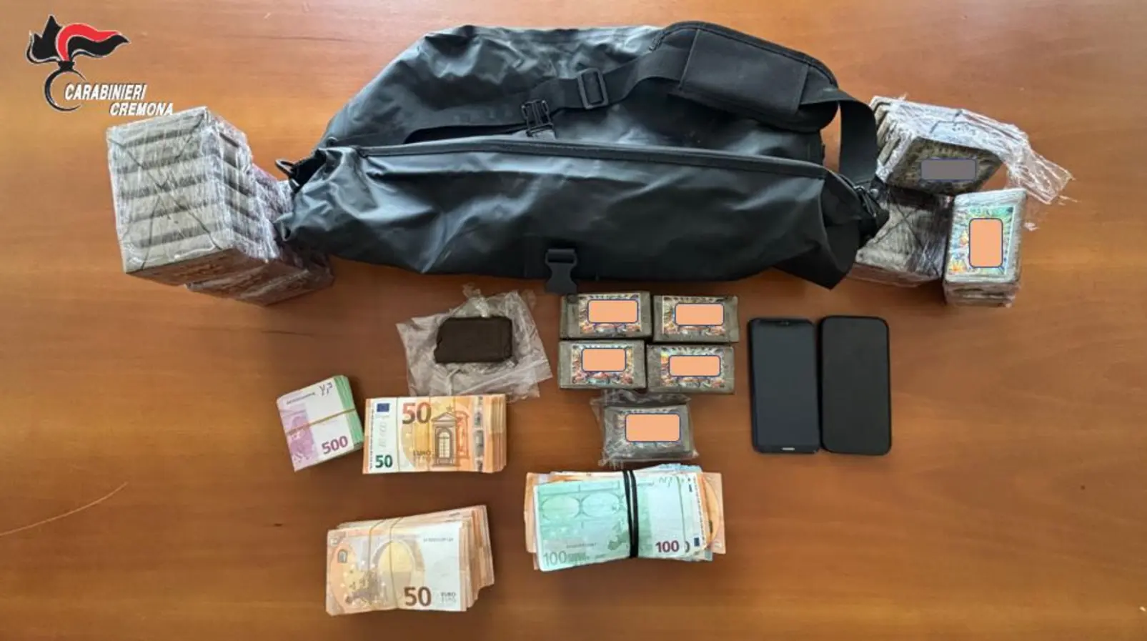 Carabinieri sequestrano droga e denaro a Cremona